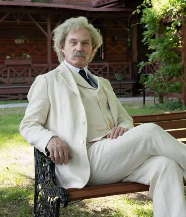RICHARD THOMAS (Mark Twain)